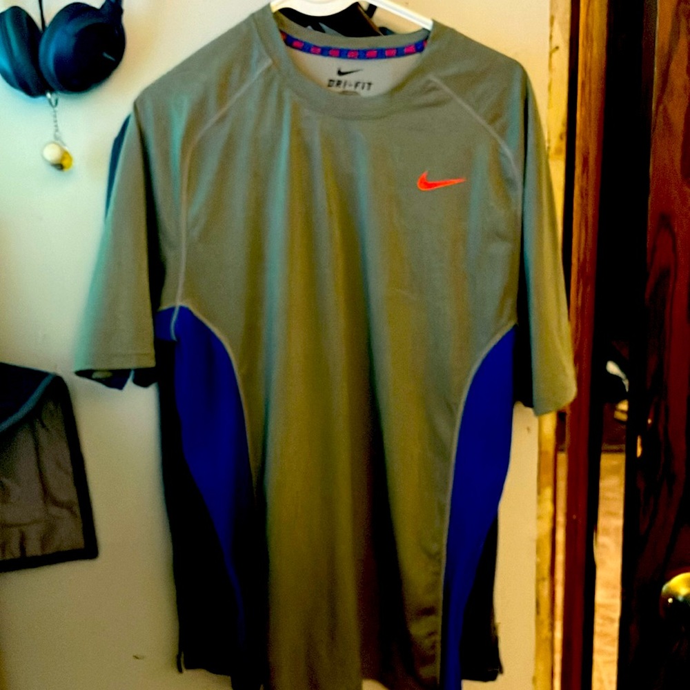 Men’s Nike dri-fit fitness workout clothing